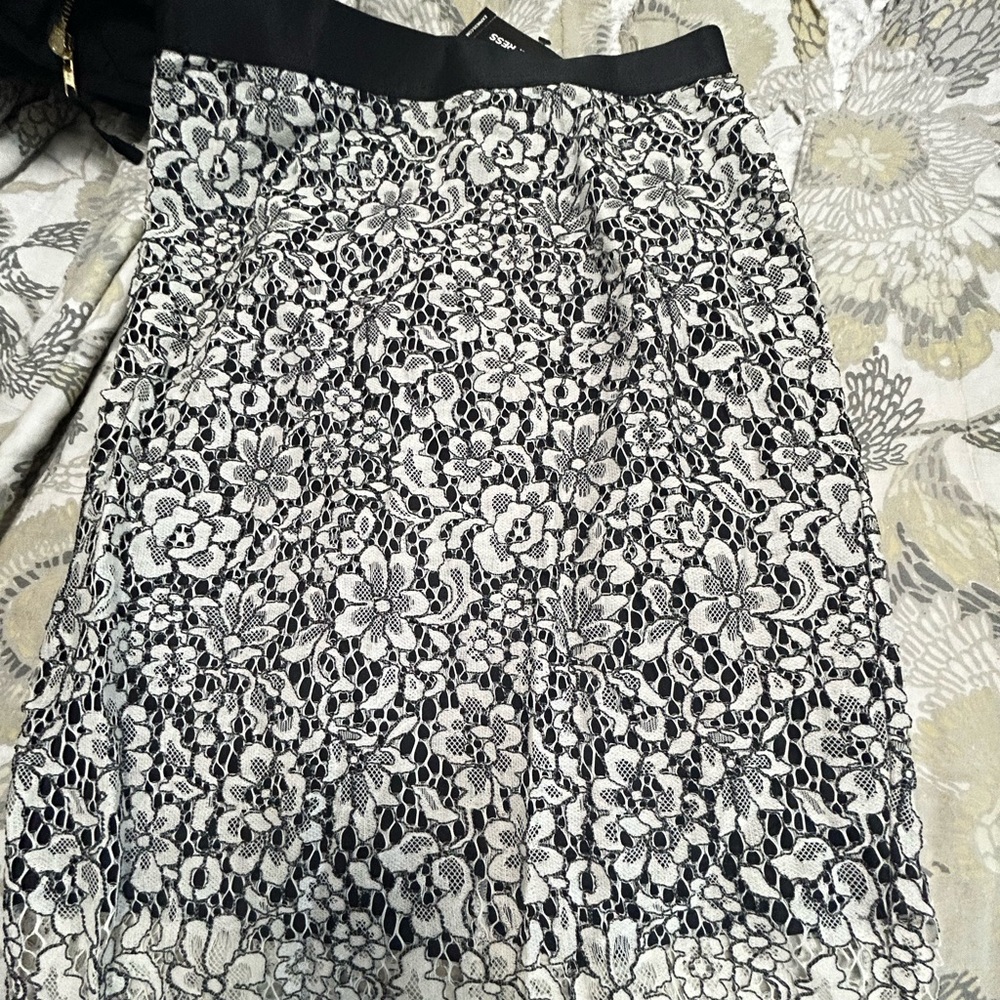 Express lace skirt